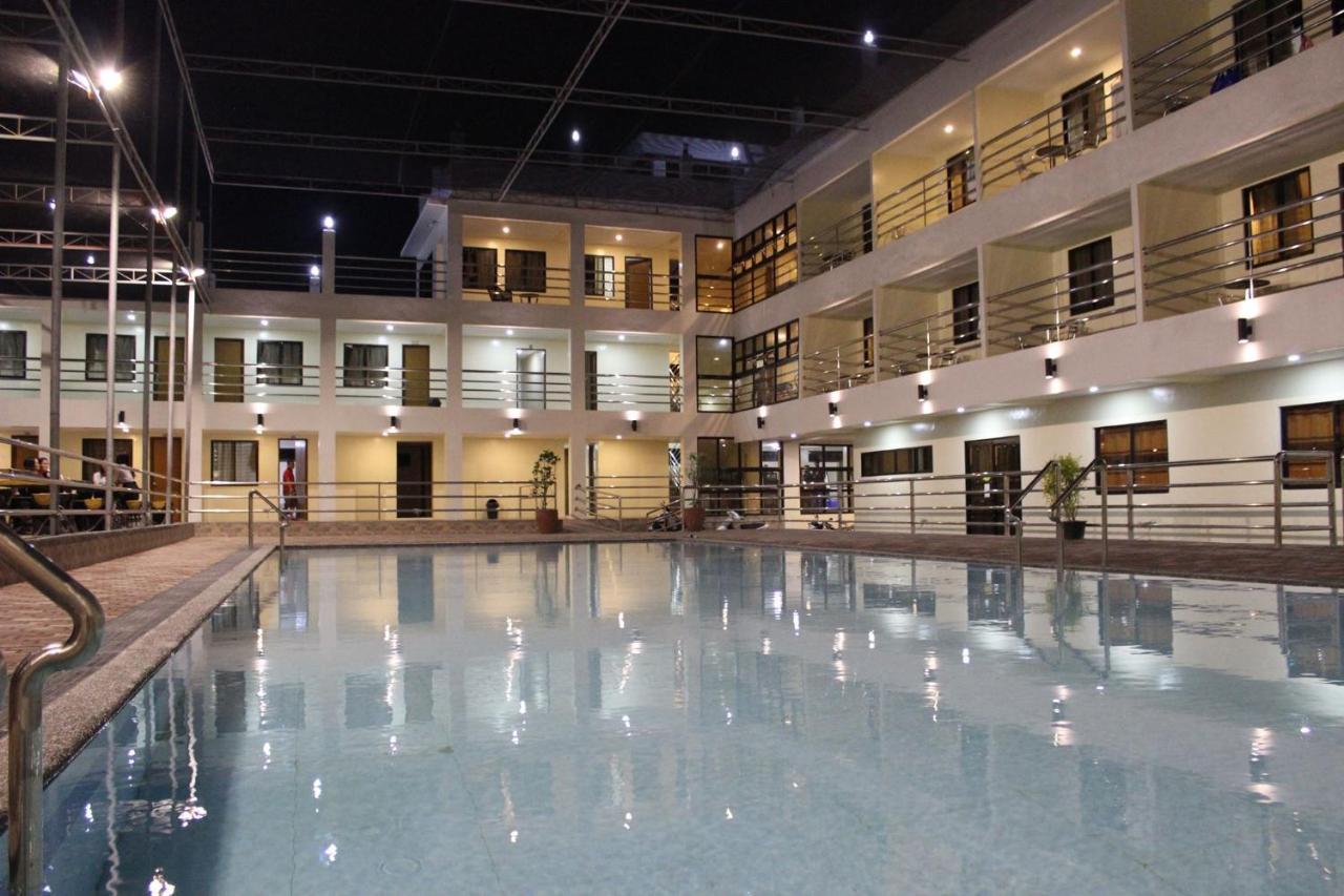 La Primera Grande Beach Resort Roxas  エクステリア 写真