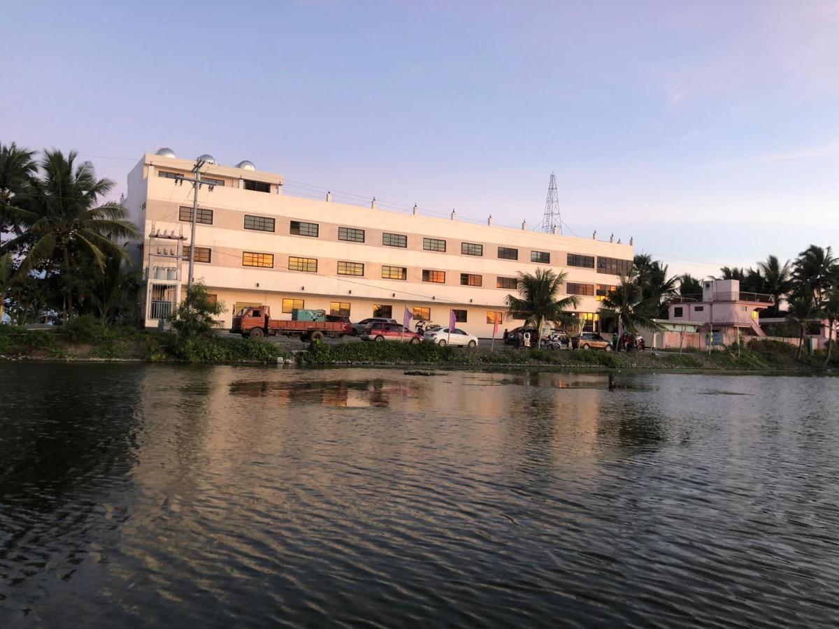 La Primera Grande Beach Resort Roxas  エクステリア 写真