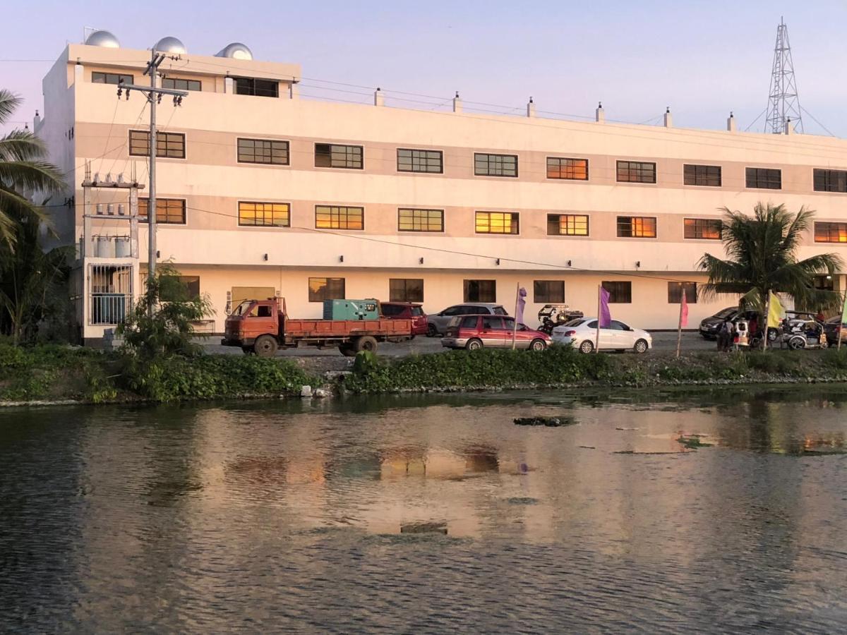 La Primera Grande Beach Resort Roxas  エクステリア 写真
