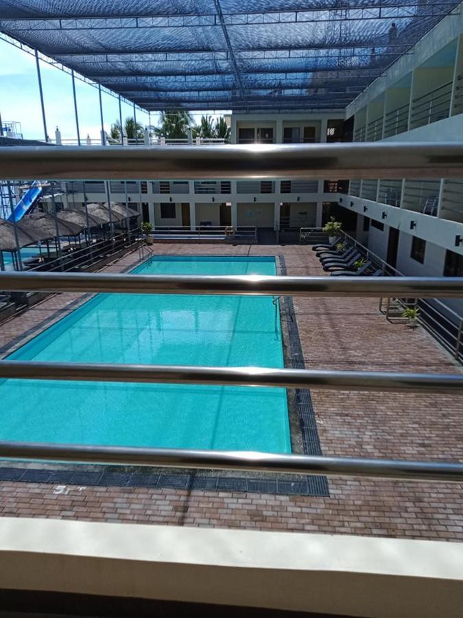 La Primera Grande Beach Resort Roxas  エクステリア 写真