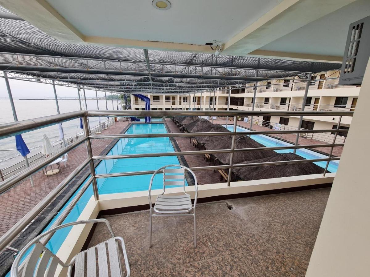 La Primera Grande Beach Resort Roxas  エクステリア 写真